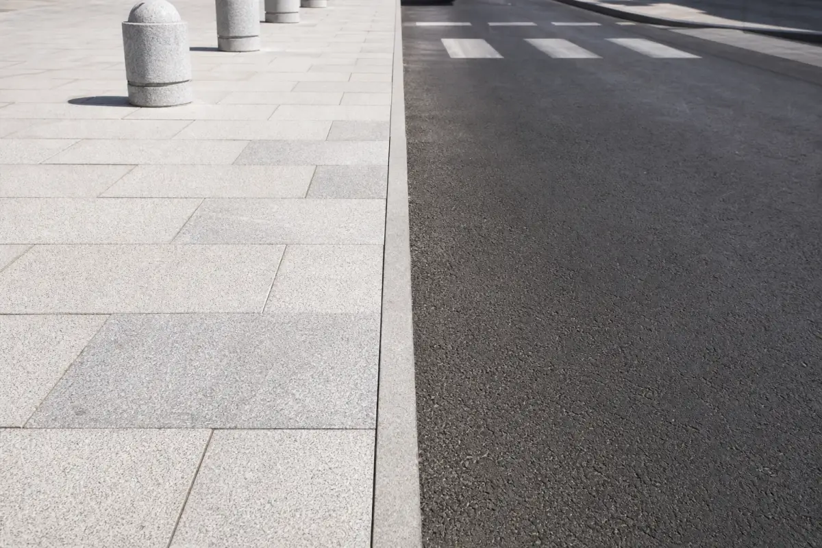Reflecterende bestrating en lichte kleuren: helpen ze tegen hitte?